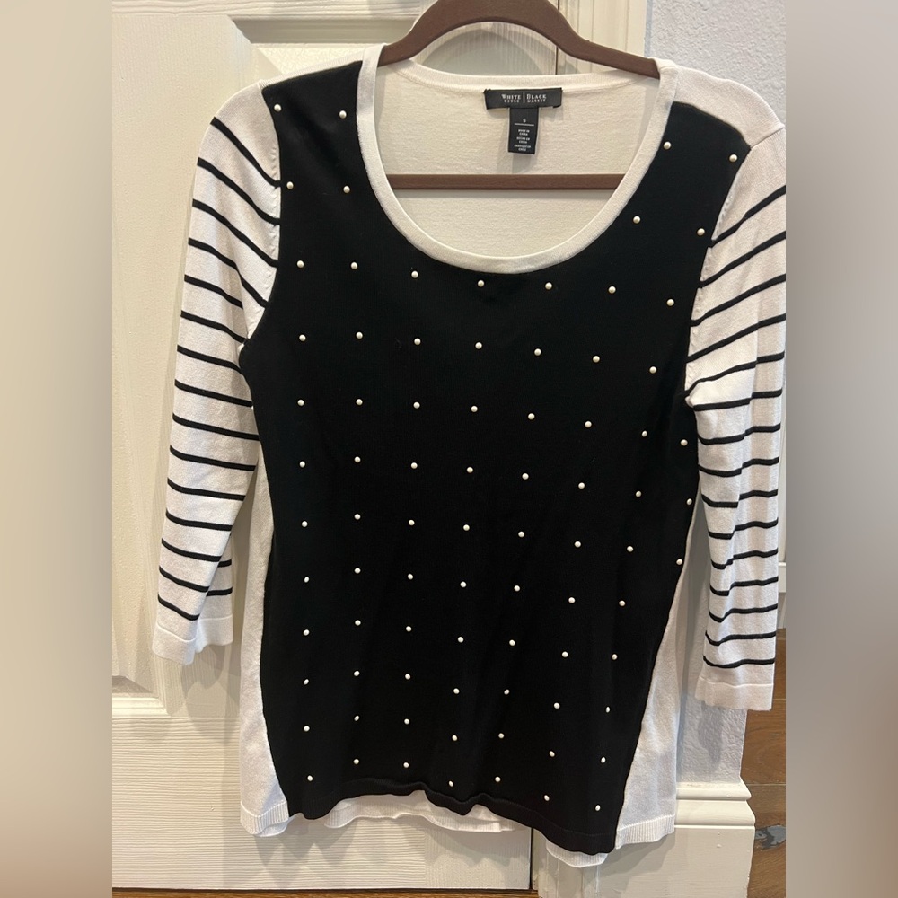 White House, black market sweater size small with decorative pearl beads